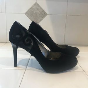 Bandolino velvet heels- size 8.5